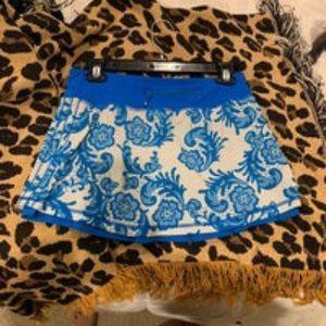 VERY RARE lululemon skirt sz 4